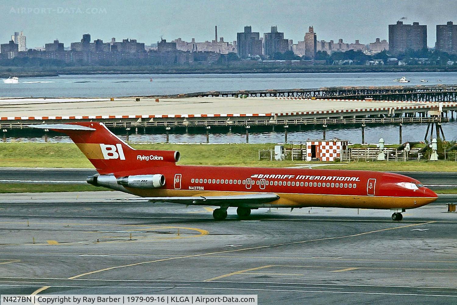 N427BN, 1973 Boeing 727-227 C/N 20773, N427BN   Boeing 727-227 [20773] (Braniff Airways) New York-La Guardia~N 16/09/1979