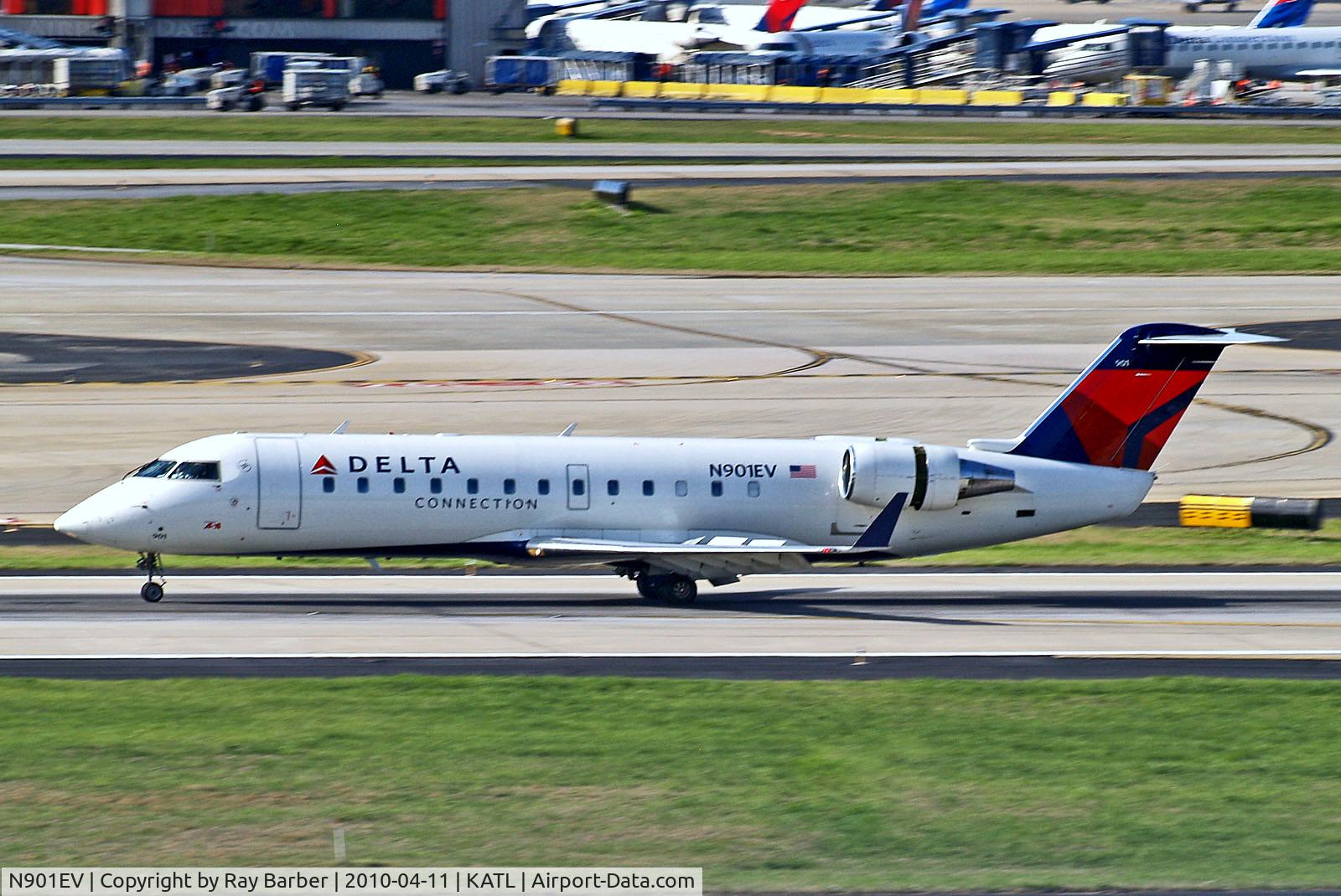 N901EV, 2002 Bombardier CRJ-200ER (CL-600-2B19) C/N 7616, N901EV    Canadair Regional Jet 200ER [7616] (Delta Connection) Atlanta-Hartsfield~N 11/04/2010