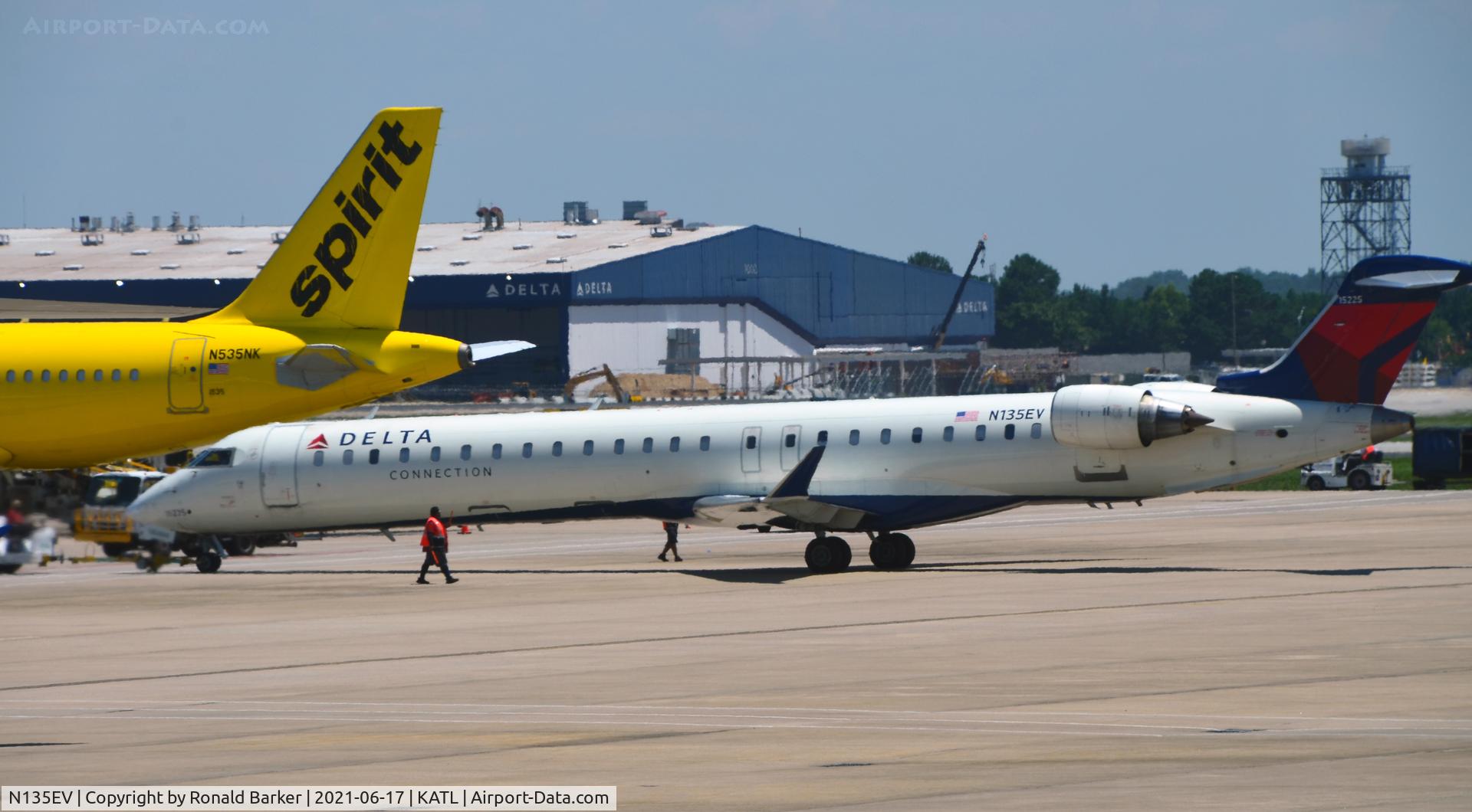 N135EV, 2009 Bombardier CRJ-900ER (CL-600-2D24) C/N 15225, Pushback Atlanta