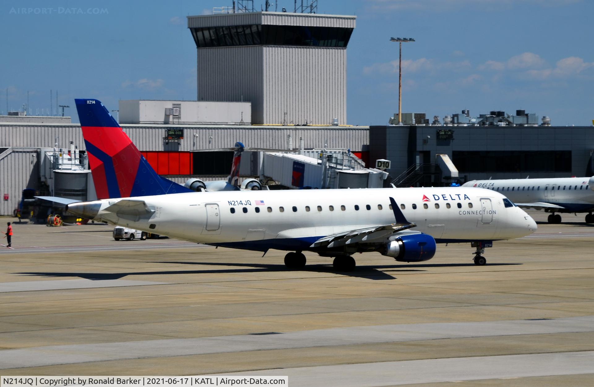 N214JQ, 2009 Embraer 175LR (ERJ-170-200LR) C/N 17000267, Taxi for takeoff Atlanta