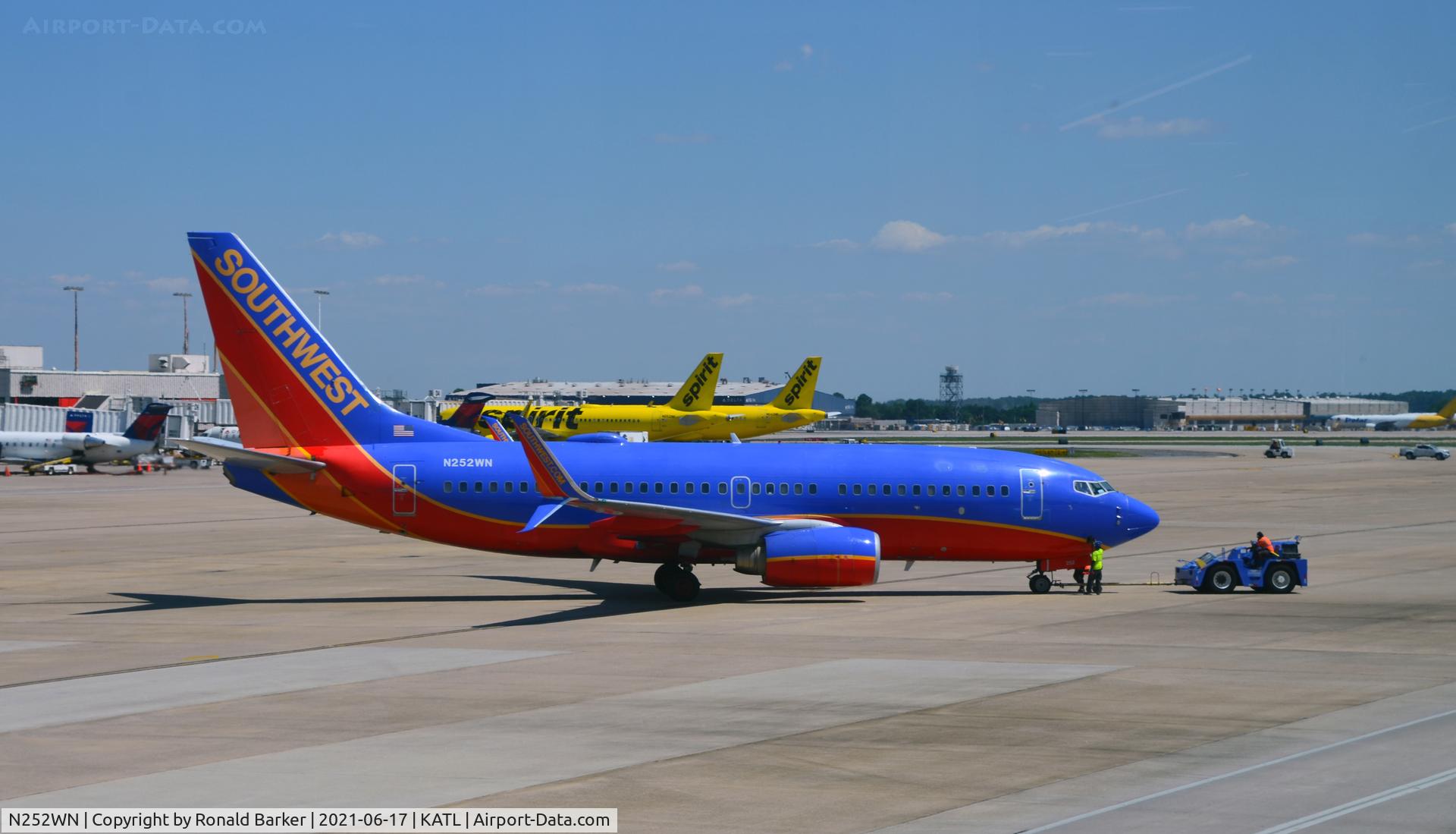 N252WN, 2006 Boeing 737-7H4 C/N 34973, Pushback Atlanta