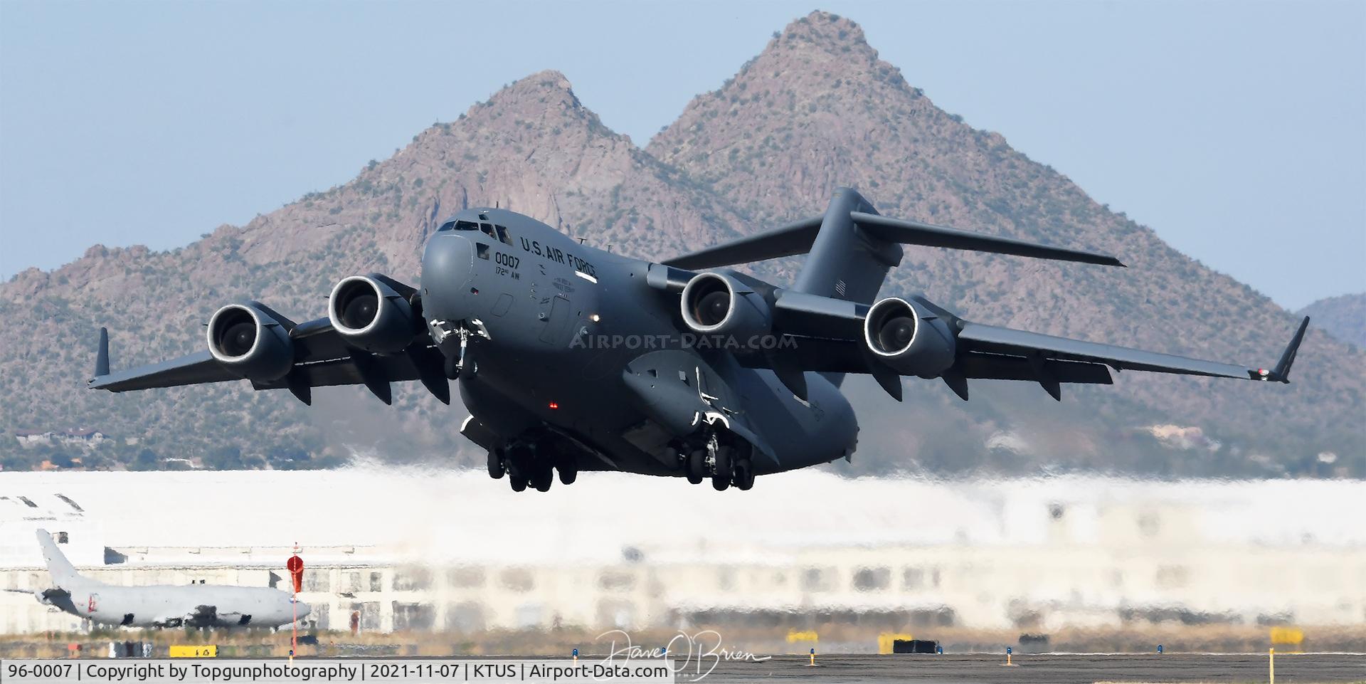 96-0007, 1996 McDonnell Douglas C-17A Globemaster III C/N P-39, BLUES51 lifting off