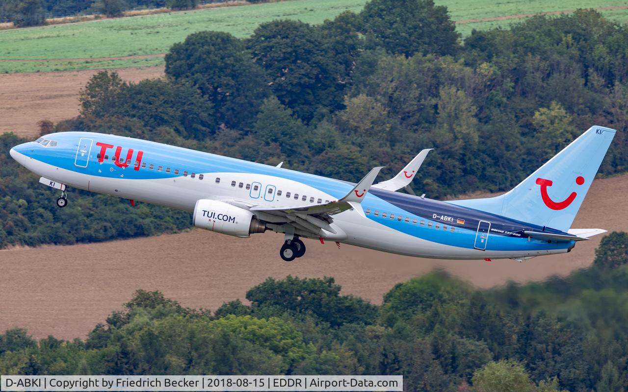 D-ABKI, 2009 Boeing 737-86J C/N 37748, departure via RW27