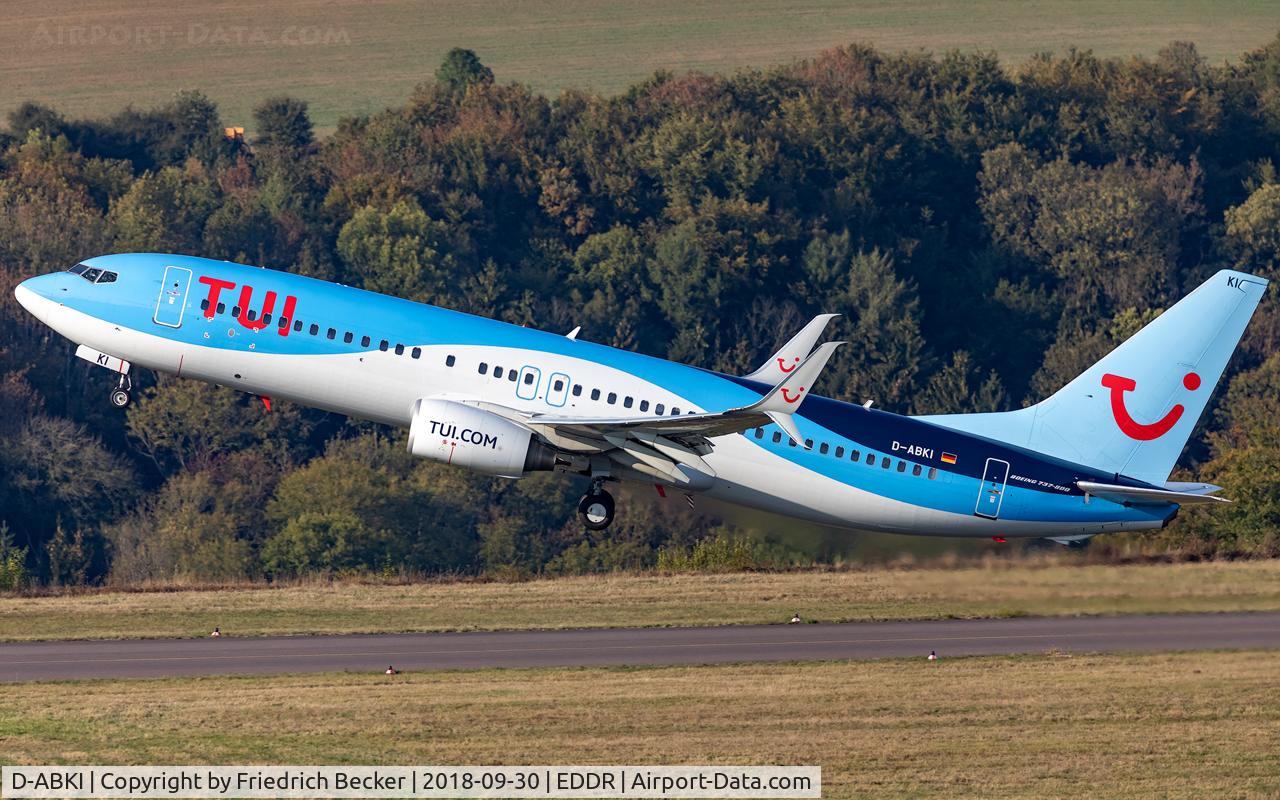 D-ABKI, 2009 Boeing 737-86J C/N 37748, departure via RW27
