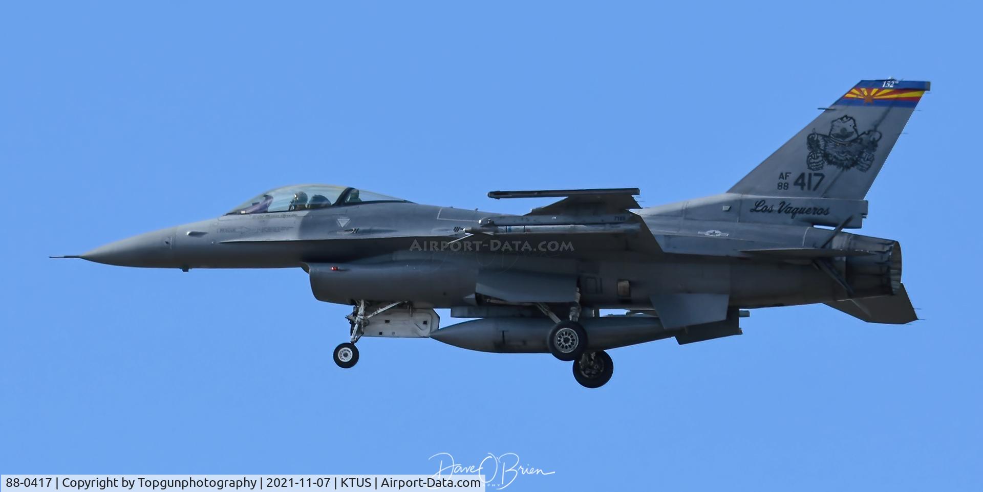 88-0417, 1988 General Dynamics F-16C Fighting Falcon C/N 1C-019, ROCKET33 coming in to land