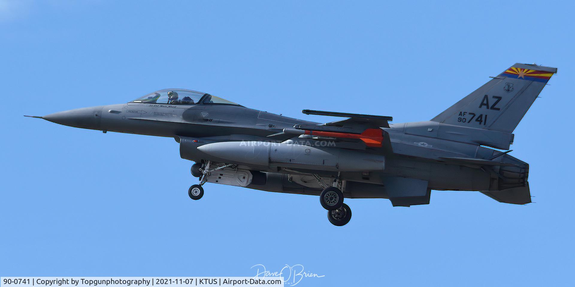 90-0741, 1990 General Dynamics F-16CM Fighting Falcon C/N 1C-349, in for the short approach.
