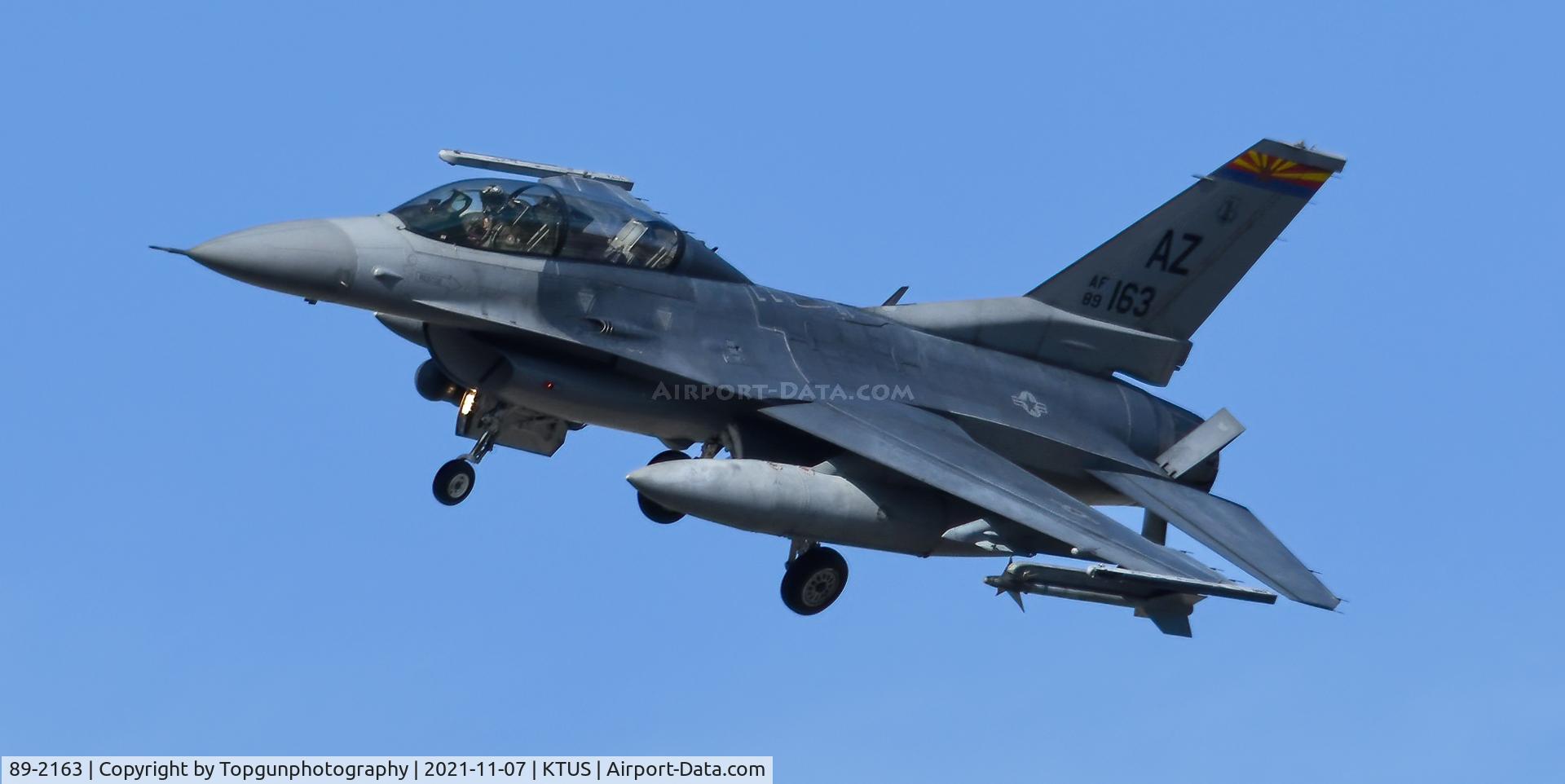 89-2163, 1989 General Dynamics F-16DG Night Falcon C/N 1D-38, short final, in to land.