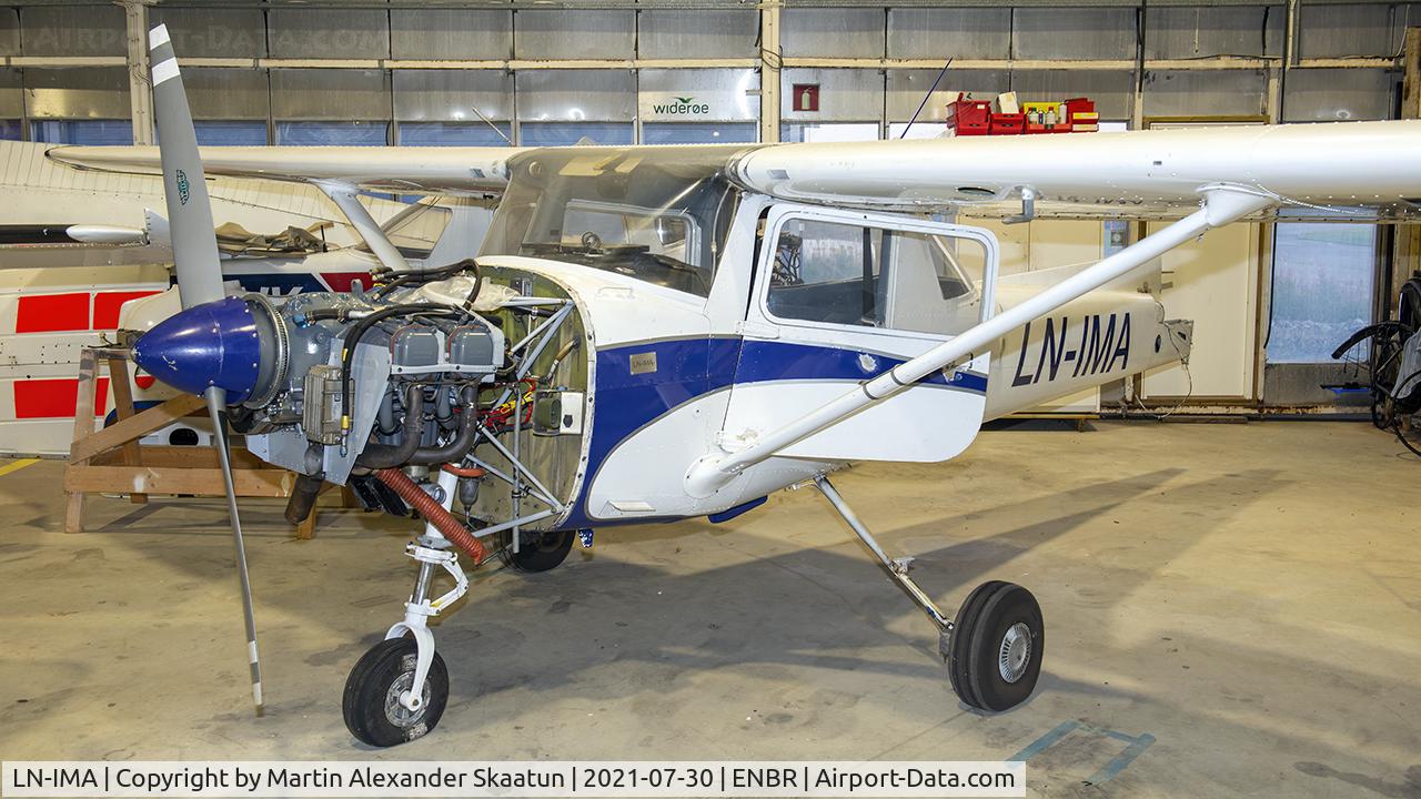 LN-IMA, Reims F152 C/N F15201720, Parked in a hangar during annual inspection.