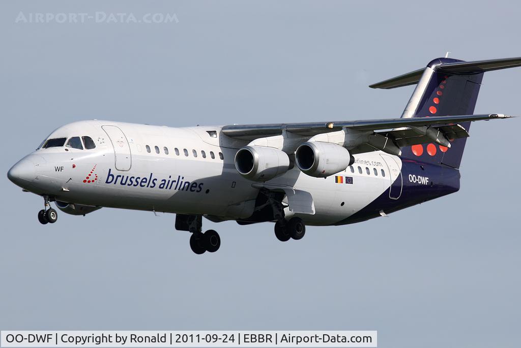 OO-DWF, 1998 British Aerospace Avro 146-RJ100 C/N E3332, at bru