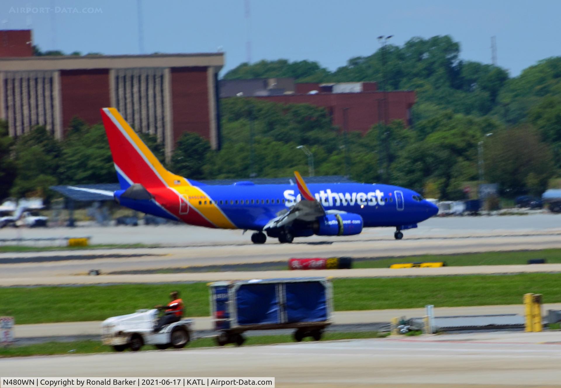 N480WN, 2004 Boeing 737-7H4 C/N 33998, Landing Atlanta
