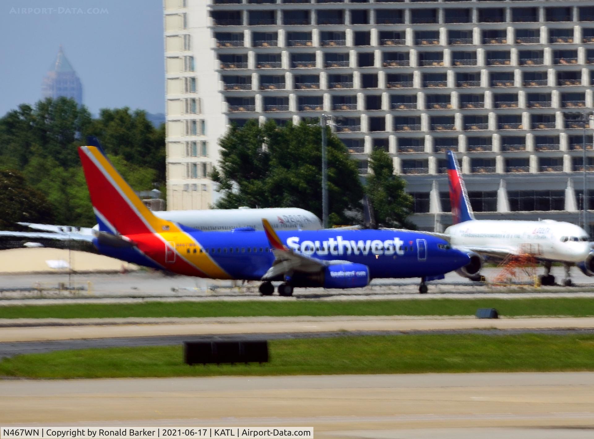N467WN, 2004 Boeing 737-7H4 C/N 33830, Landing Atlanta