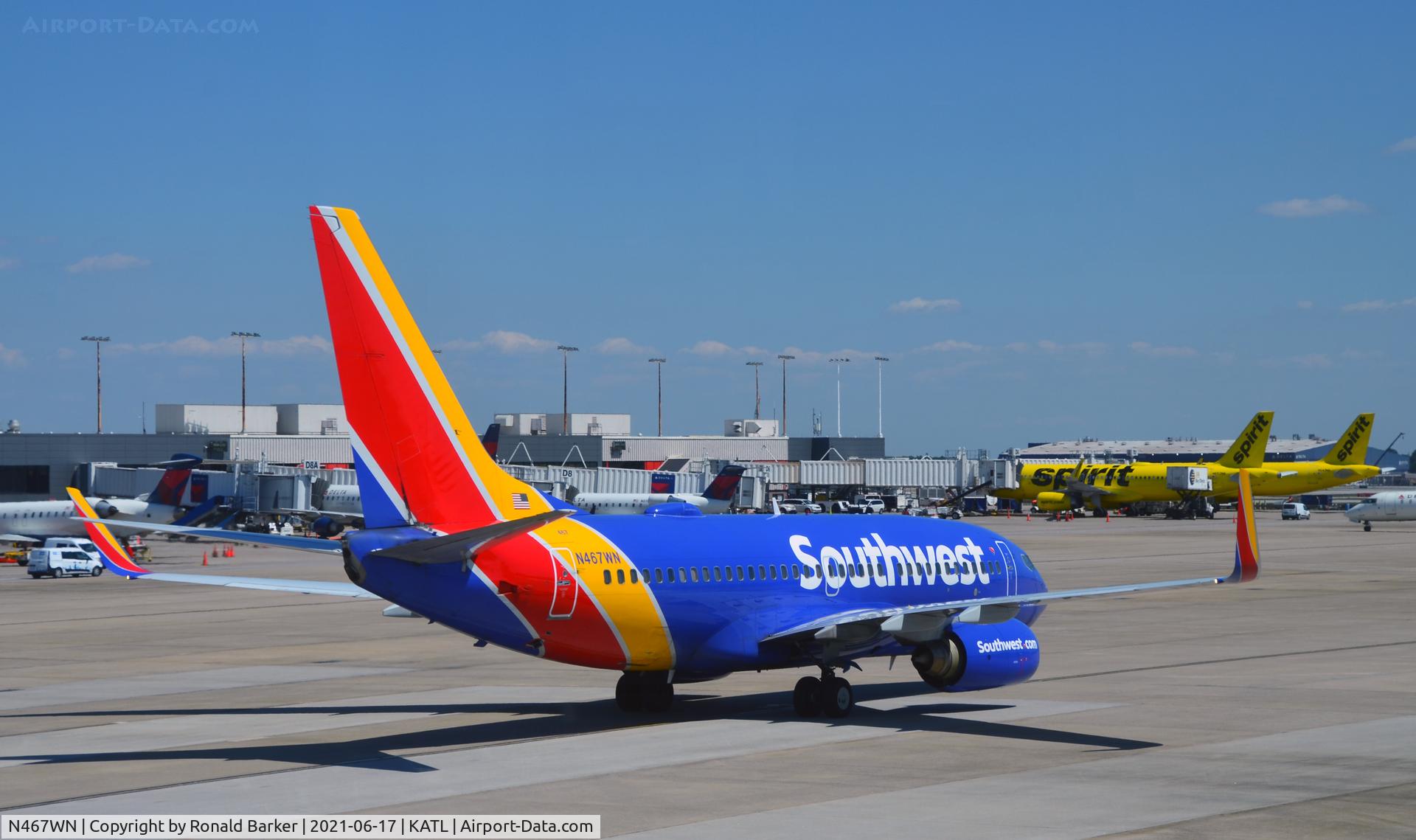 N467WN, 2004 Boeing 737-7H4 C/N 33830, Taxi to gate Atlanta