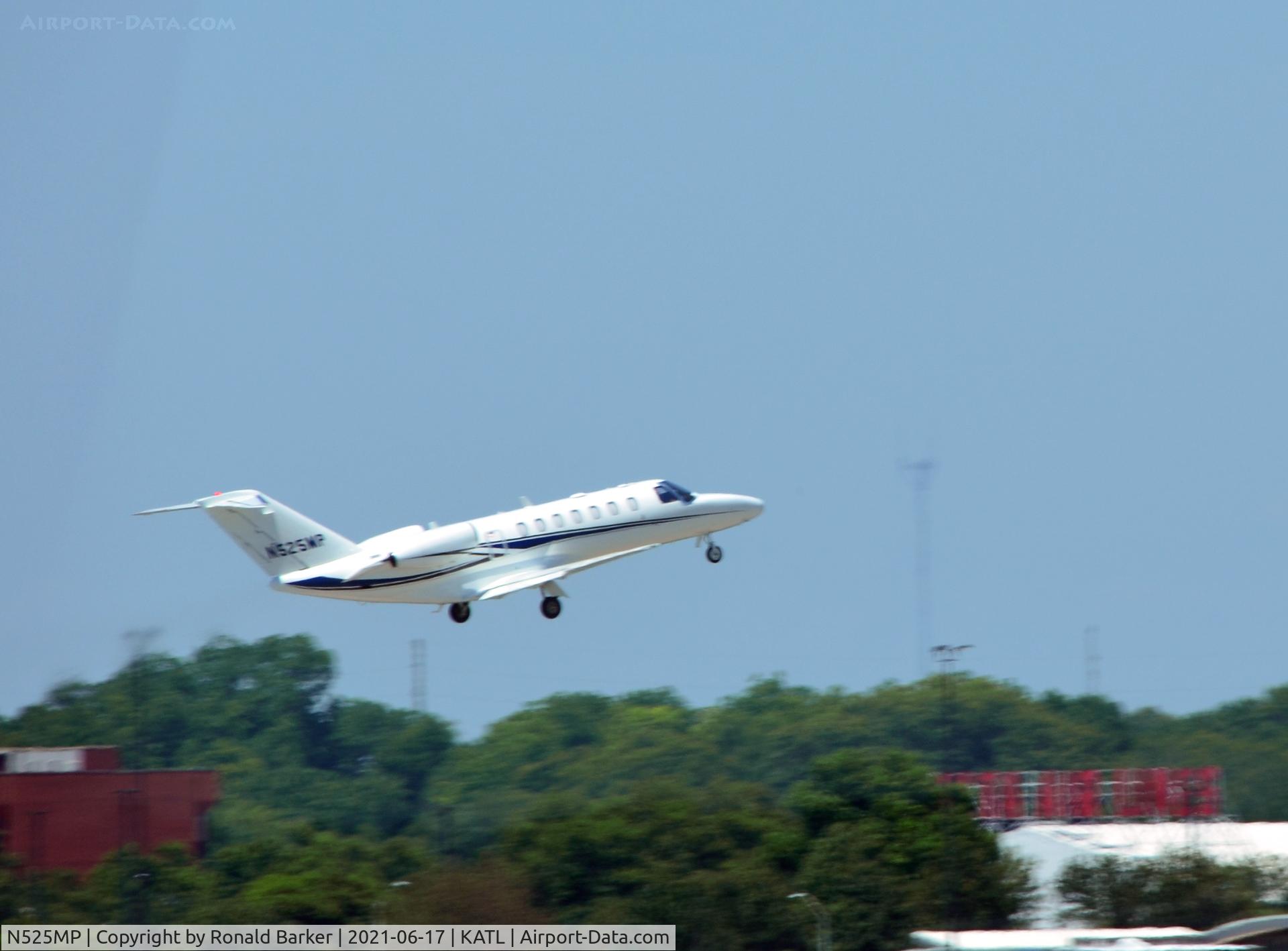 N525MP, 2006 Cessna 525B CitationJet CJ3 C/N 525B0088, Takeoff Atlanta
