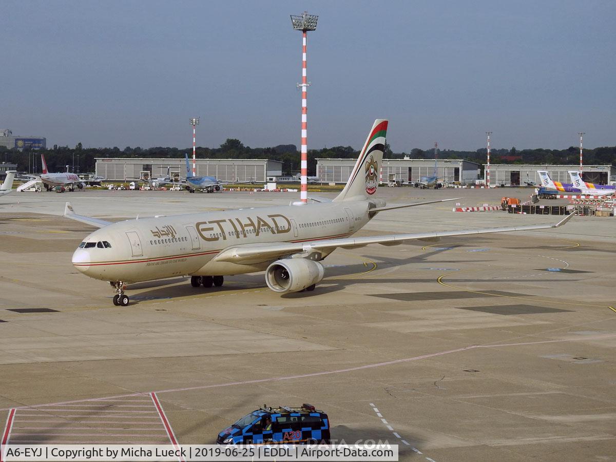 A6-EYJ, 2006 Airbus A330-243 C/N 737, At Düsseldorf