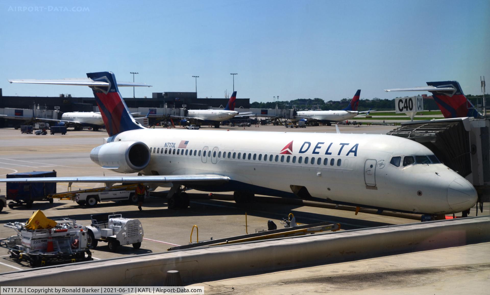 N717JL, 2002 Boeing 717-200 C/N 55042, Gate C40 Atlanta