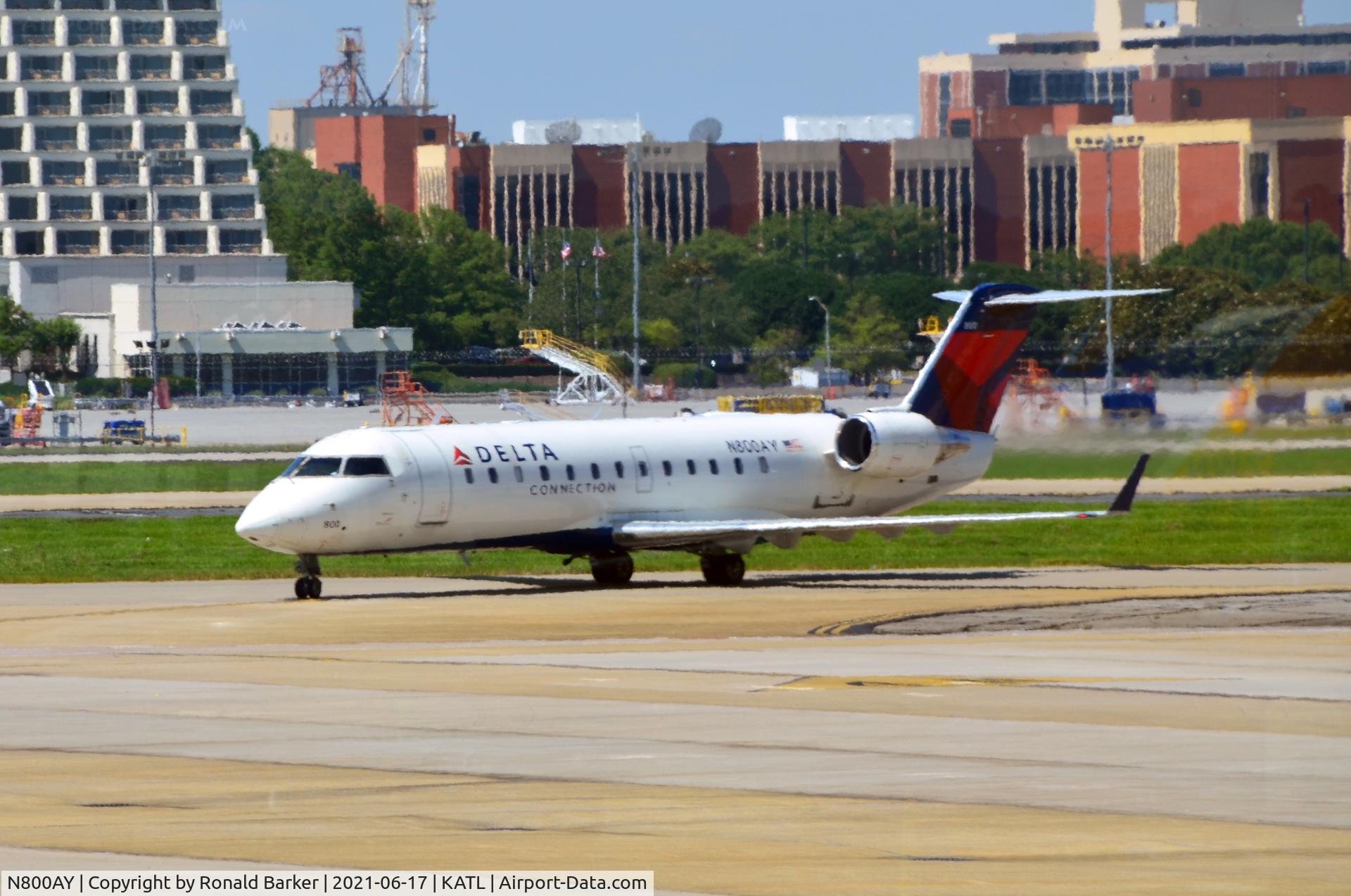 N800AY, 2004 Bombardier CRJ-200ER (CL-600-2B19) C/N 8000, Taxi Atlanta