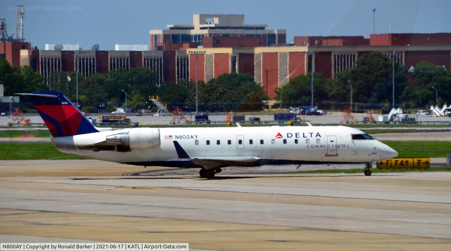 N800AY, 2004 Bombardier CRJ-200ER (CL-600-2B19) C/N 8000, Taxi Atlanta