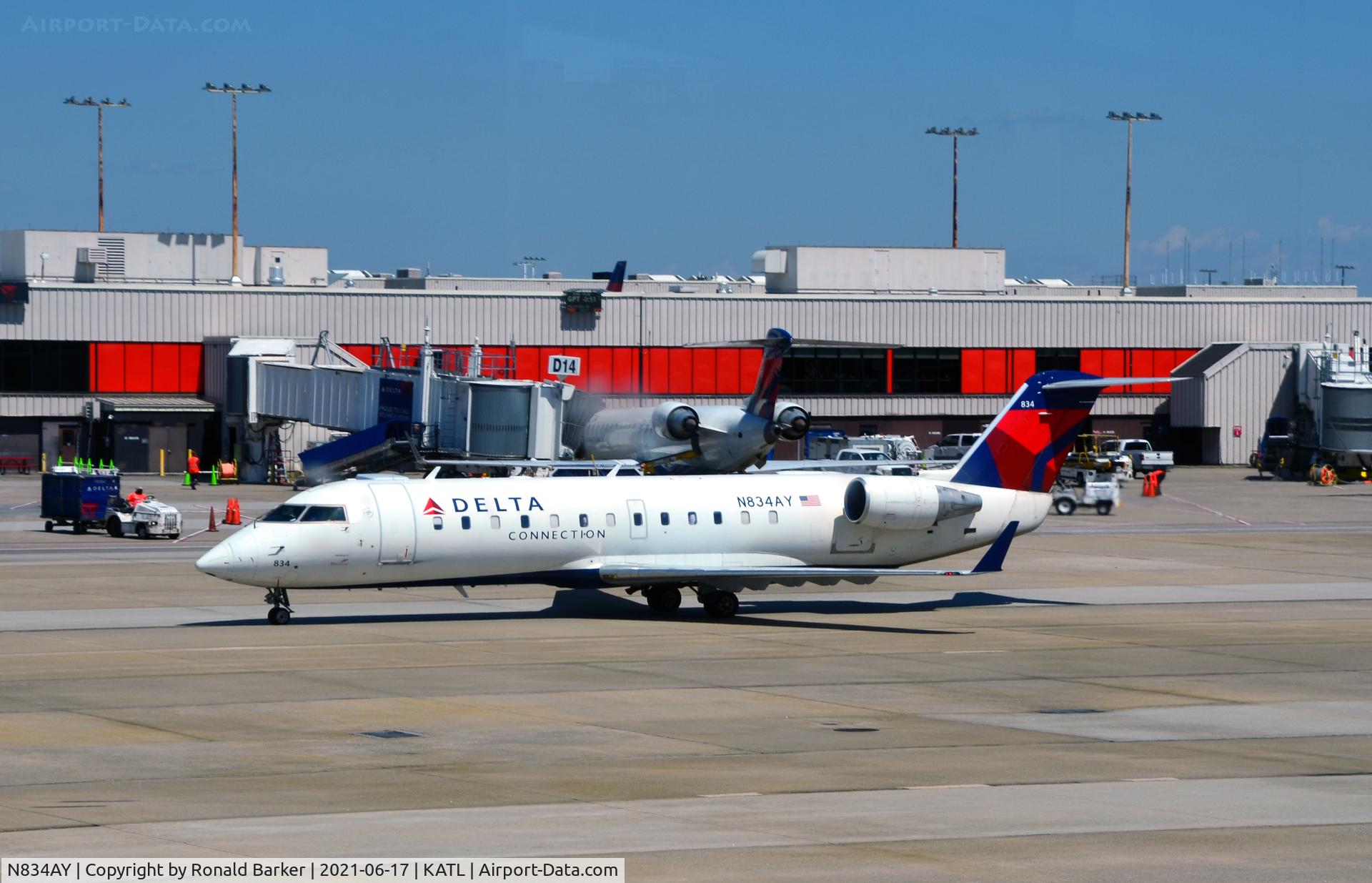 N834AY, 2005 Bombardier CRJ-200LR (CL-600-2B19) C/N 8034, Taxi Atlanta