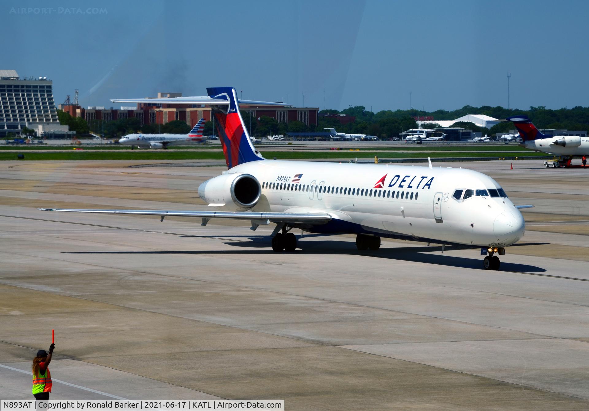 N893AT, 2004 Boeing 717-200 C/N 55045, Taxi Atlanta