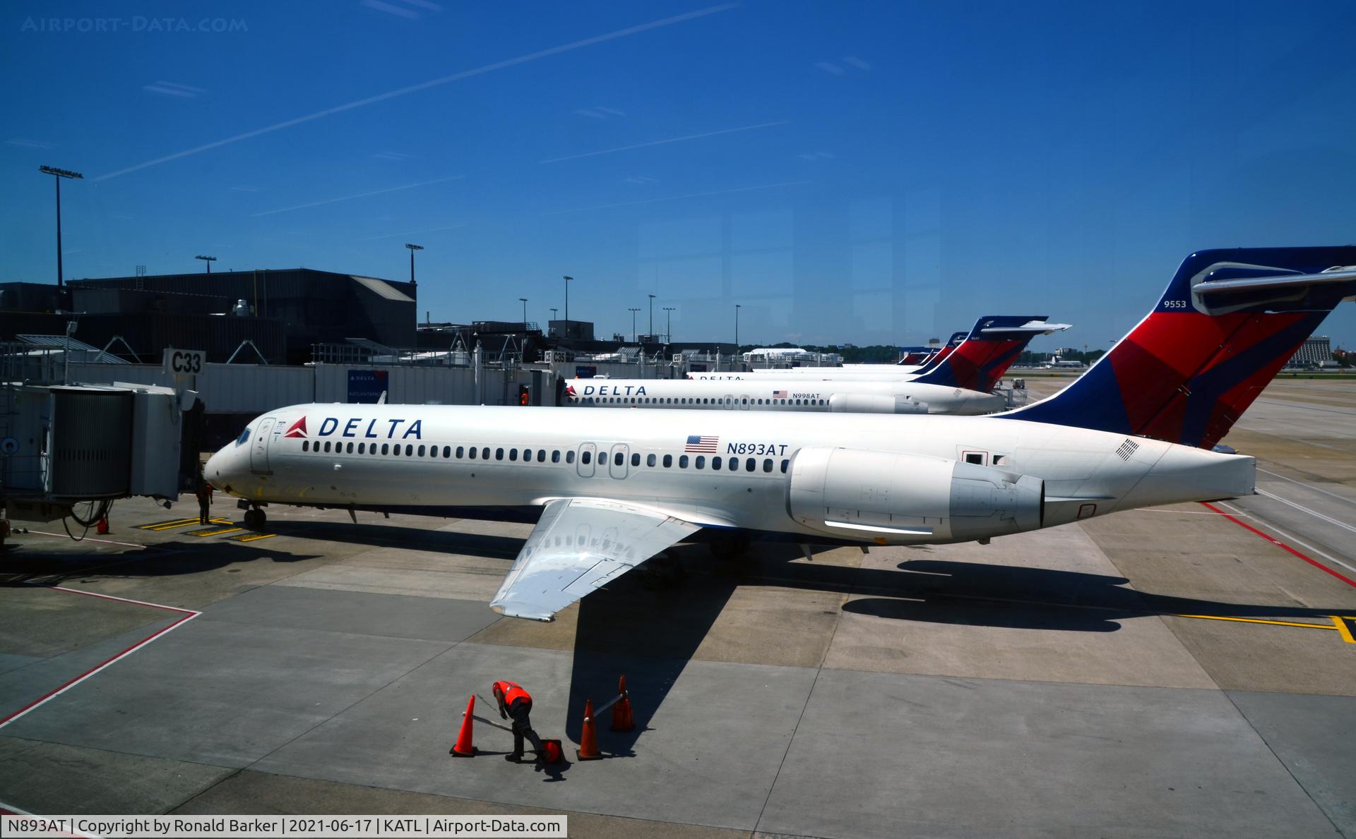 N893AT, 2004 Boeing 717-200 C/N 55045, Arrive gate C33 Atlanta