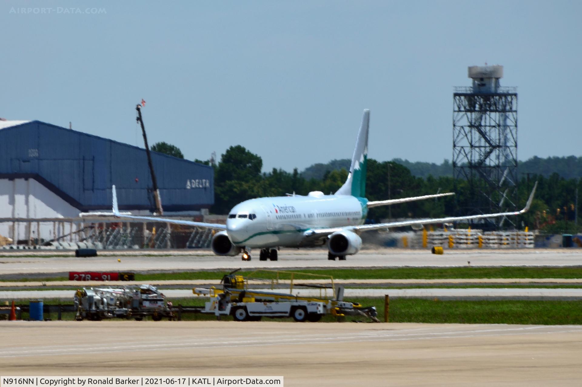 N916NN, 2012 Boeing 737-823 C/N 31163, Taxi Atlanta