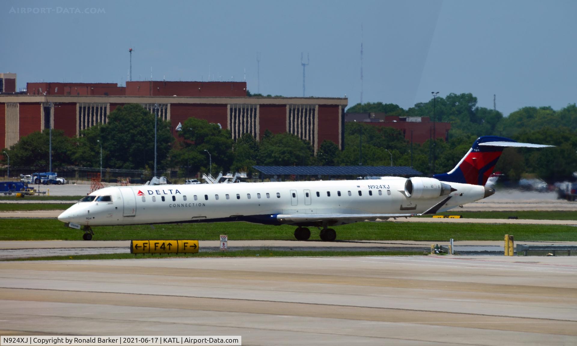 N924XJ, 2008 Bombardier CRJ-900ER (CL-600-2D24) C/N 15179, Taxi Atlanta