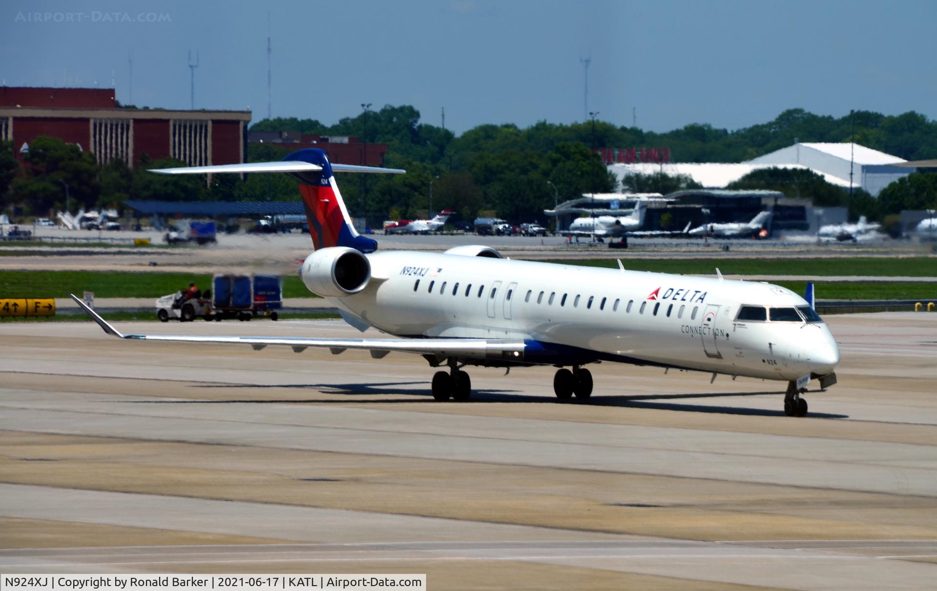 N924XJ, 2008 Bombardier CRJ-900ER (CL-600-2D24) C/N 15179, Taxi Atlanta