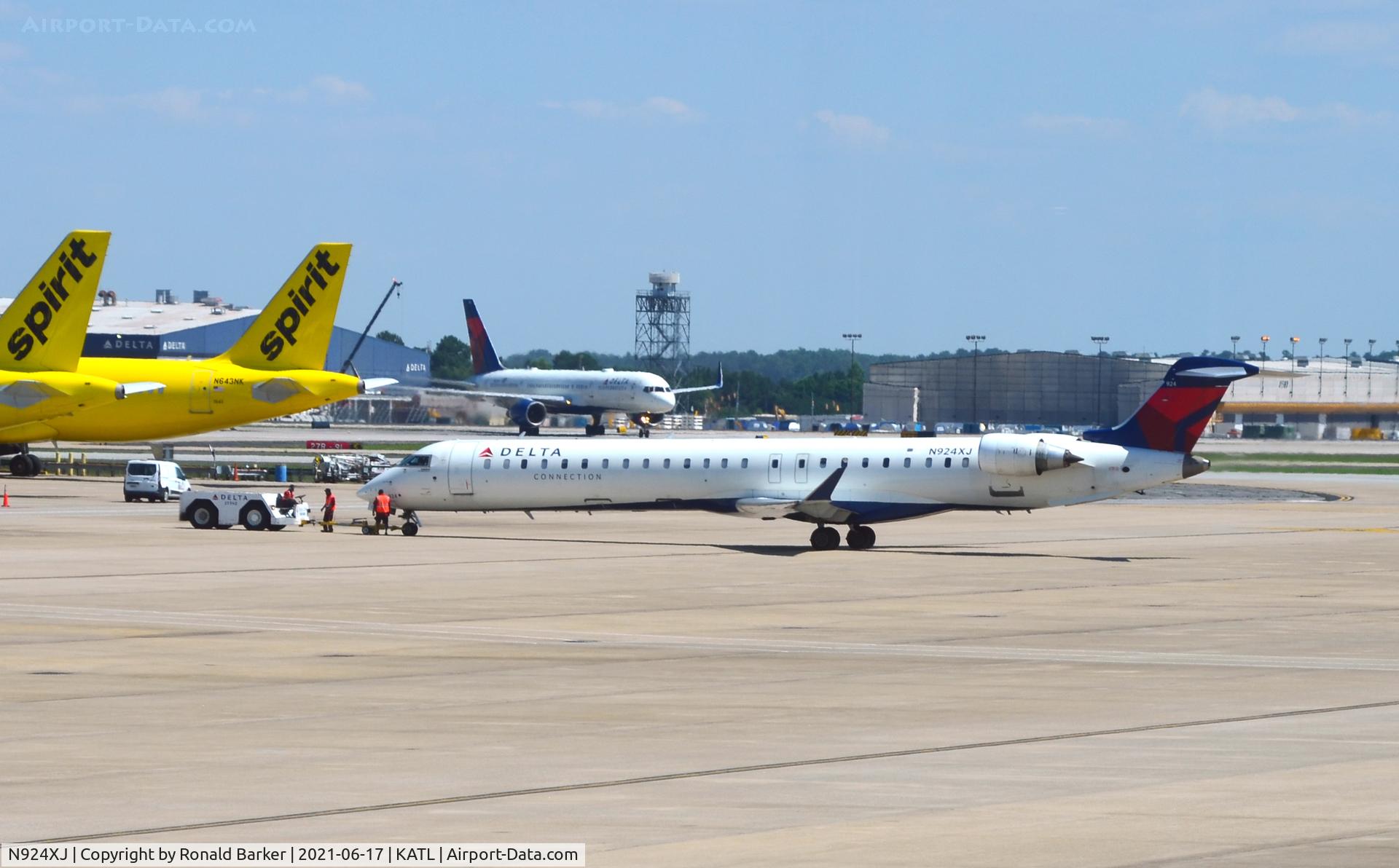 N924XJ, 2008 Bombardier CRJ-900ER (CL-600-2D24) C/N 15179, Pushback Atlanta
