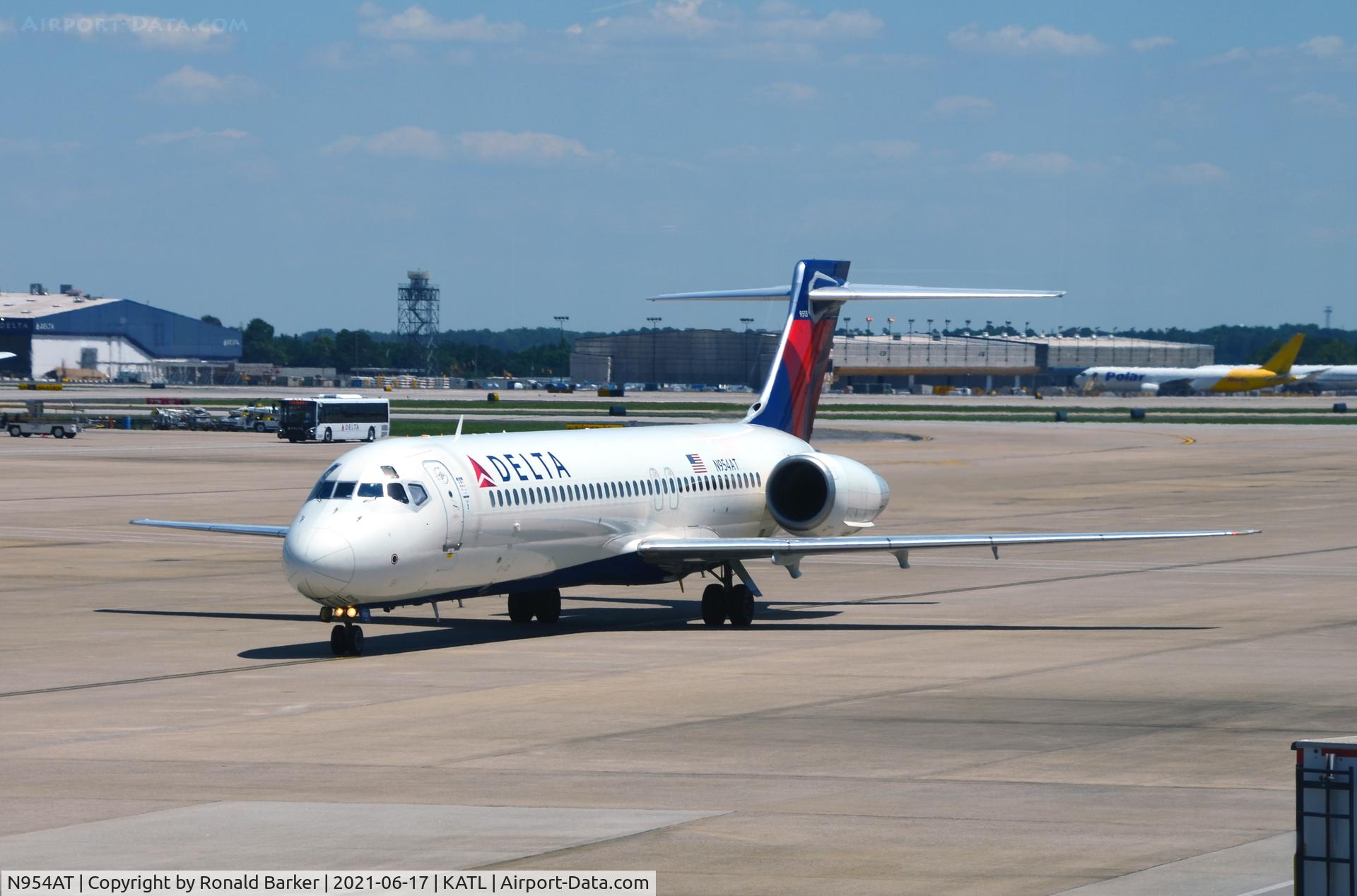 N954AT, 2000 Boeing 717-2BD C/N 55016, Taxi Atlanta