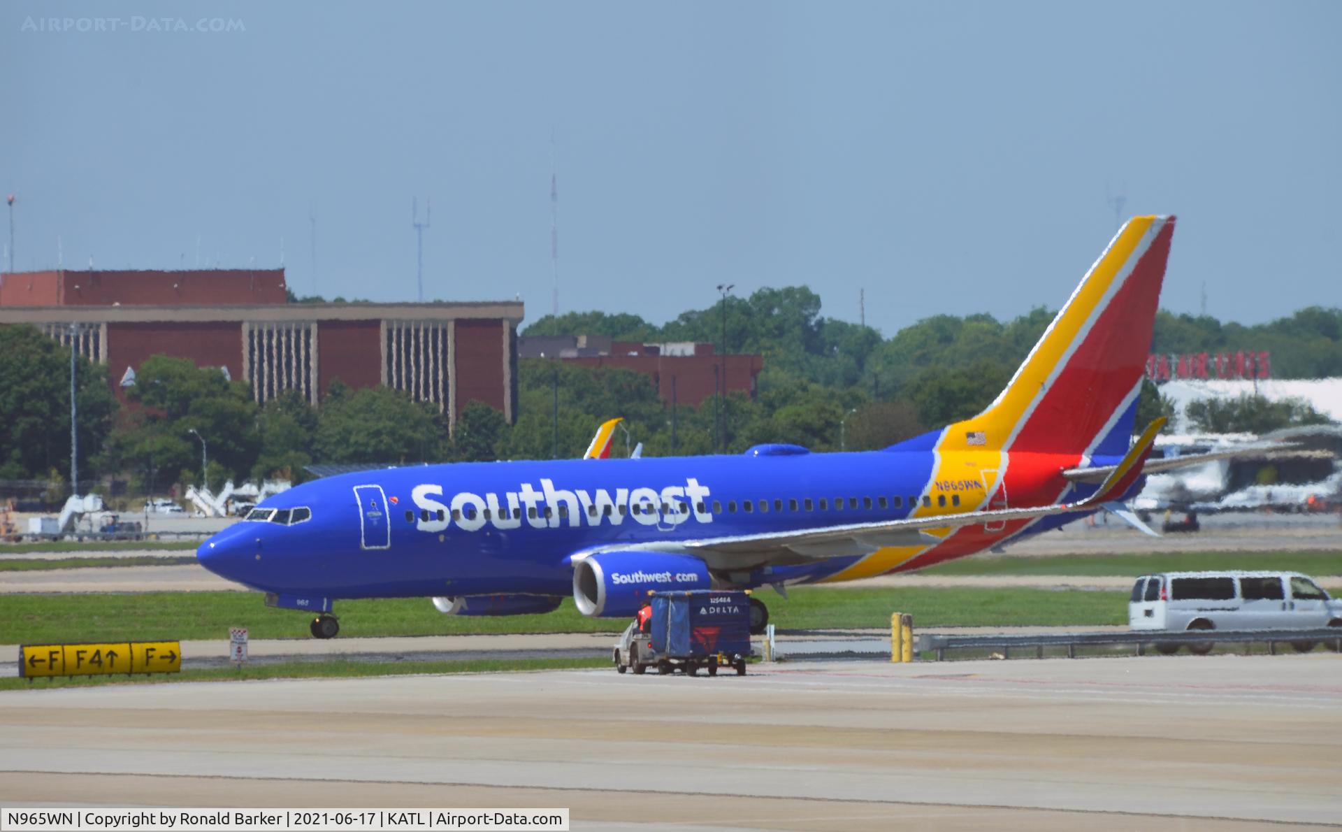 N965WN, 2011 Boeing 737-7H4 C/N 36677, Taxi Atlanta