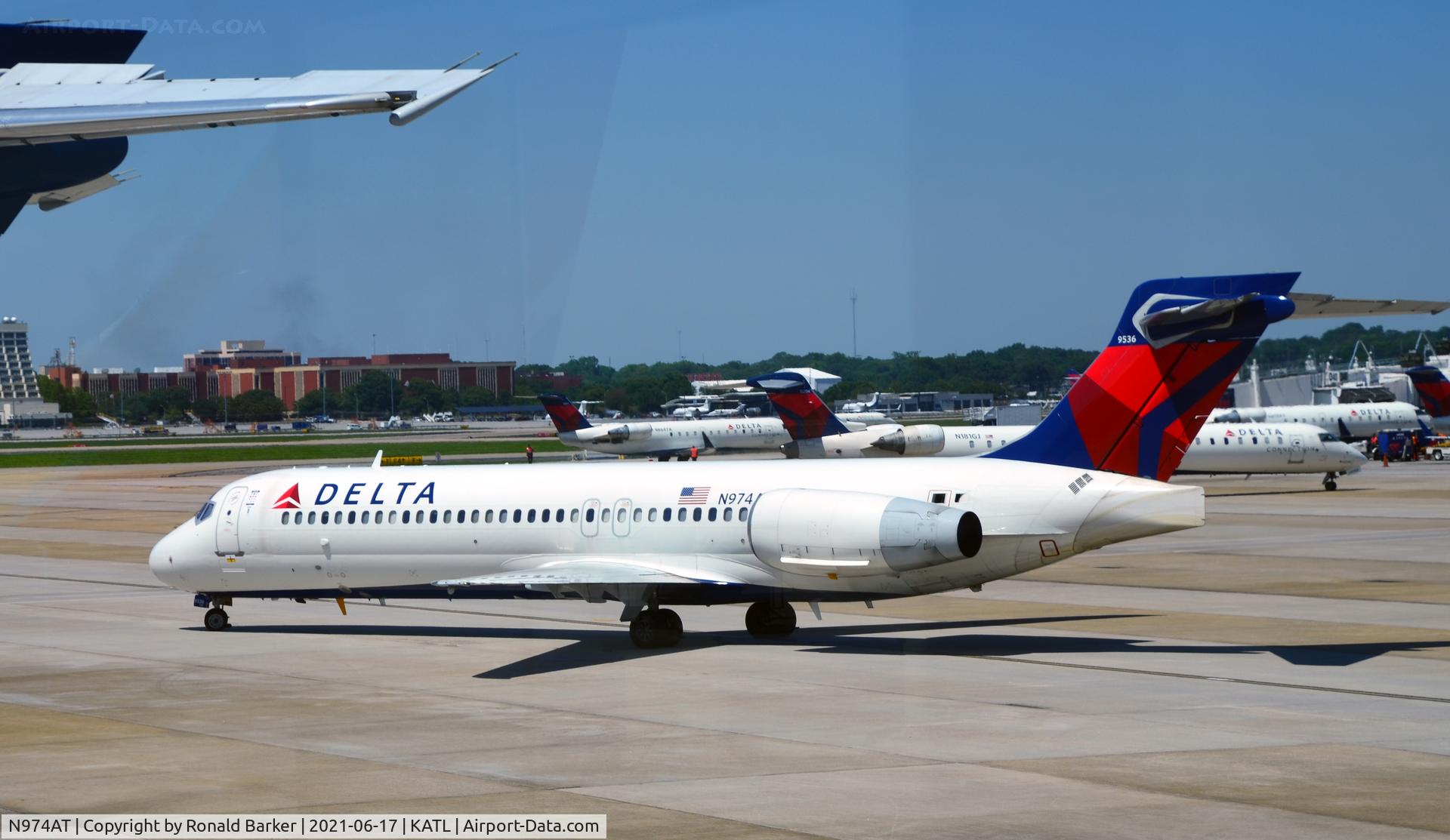 N974AT, 2002 Boeing 717-200 C/N 55034, Taxi Atlanta