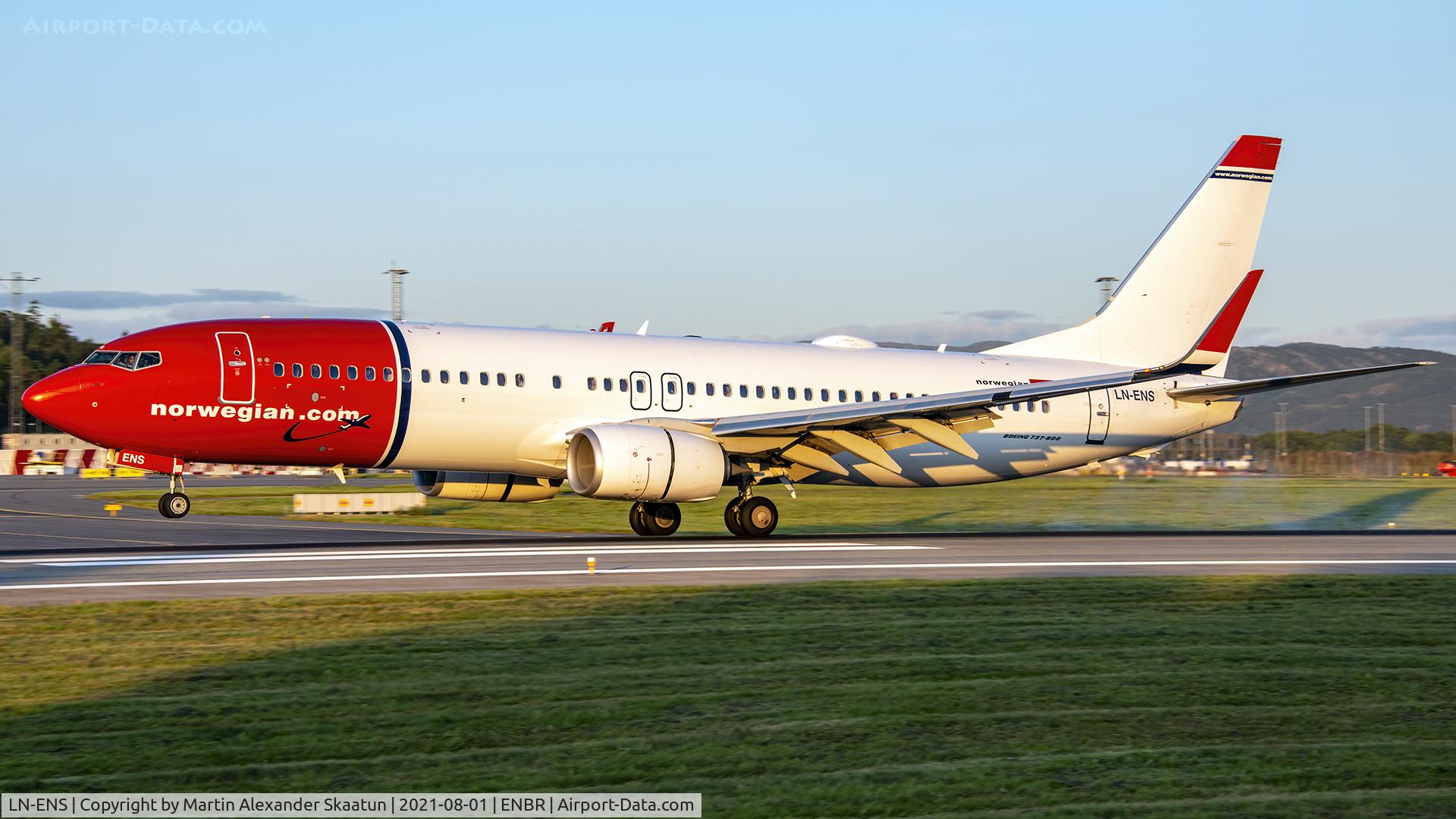 LN-ENS, 2017 Boeing 737-8JP C/N 42281, Landing rwy. 35.