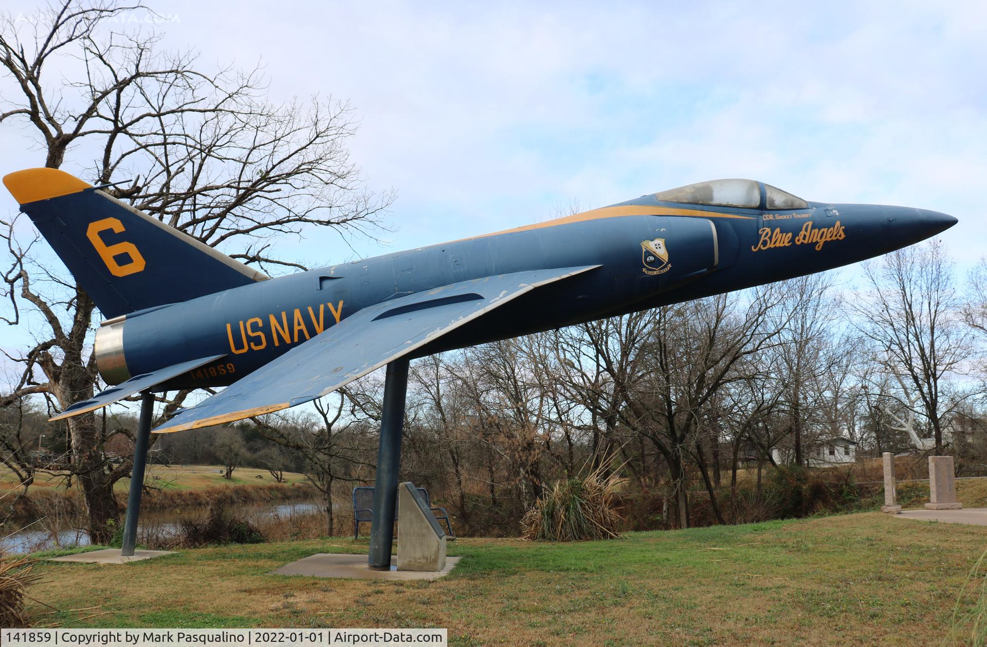 141859, Grumman F-11A Tiger C/N 177, Grumman F-11A Displayed at the Johnson County War Memorial in Tishomingo, Oklahoma