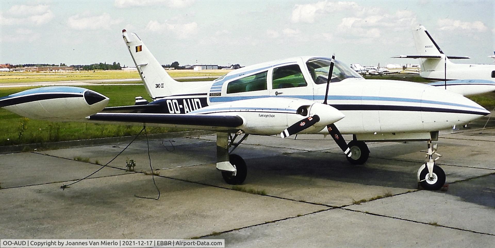 OO-AUD, 1975 Cessna 310R C/N 310R0580, Slide scan