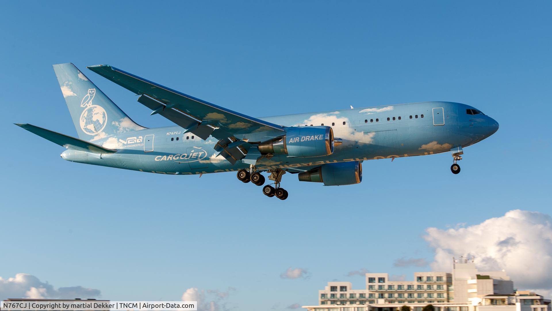 N767CJ, 1996 Boeing 767-24QER C/N 28270, Maho beach