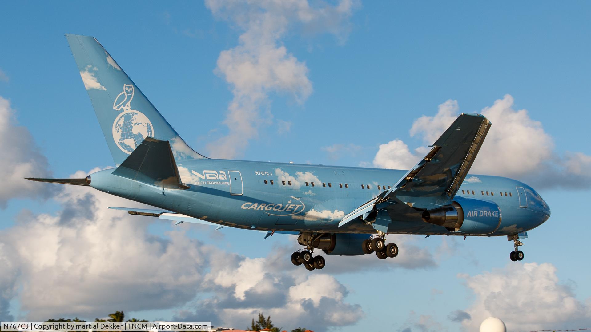 N767CJ, 1996 Boeing 767-24QER C/N 28270, Maho beach