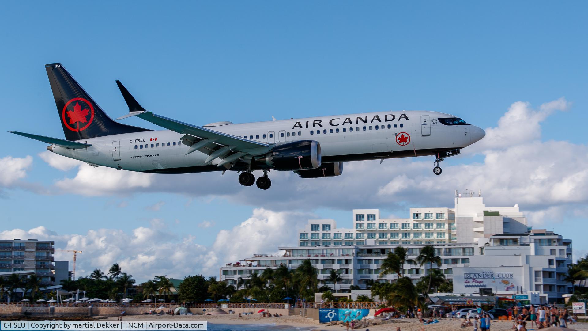 C-FSLU, 2018 Boeing 737-8 MAX C/N 61221, Maho beach