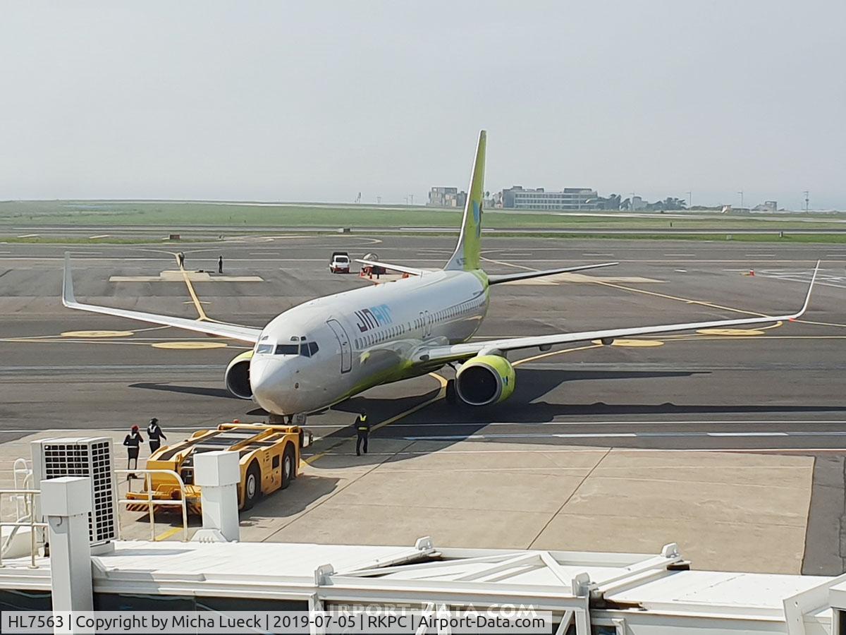 HL7563, 2000 Boeing 737-86N C/N 28636, At Jeju