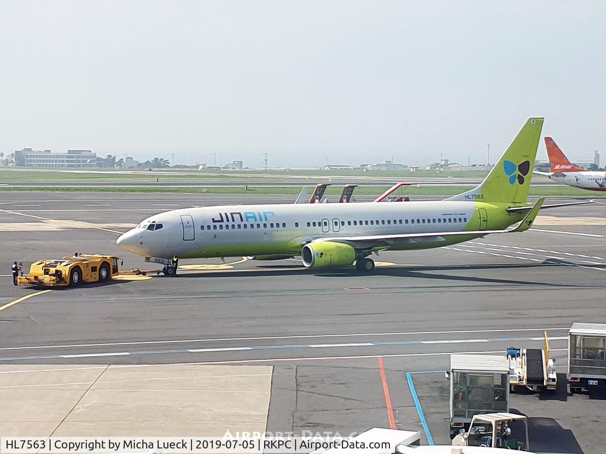 HL7563, 2000 Boeing 737-86N C/N 28636, At Jeju