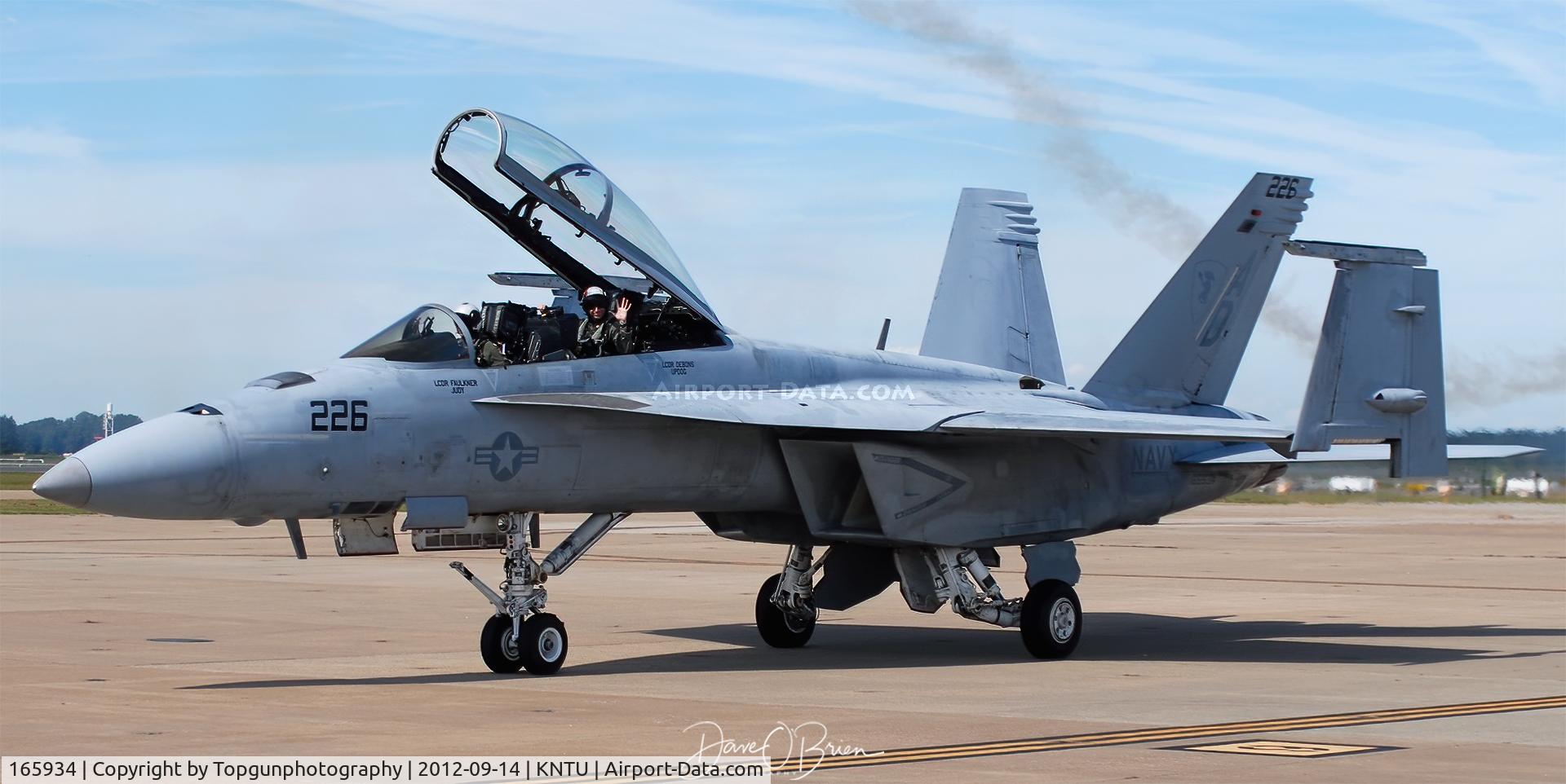 165934, Boeing F/A-18F Super Hornet C/N F080, taxing back to the hot ramp