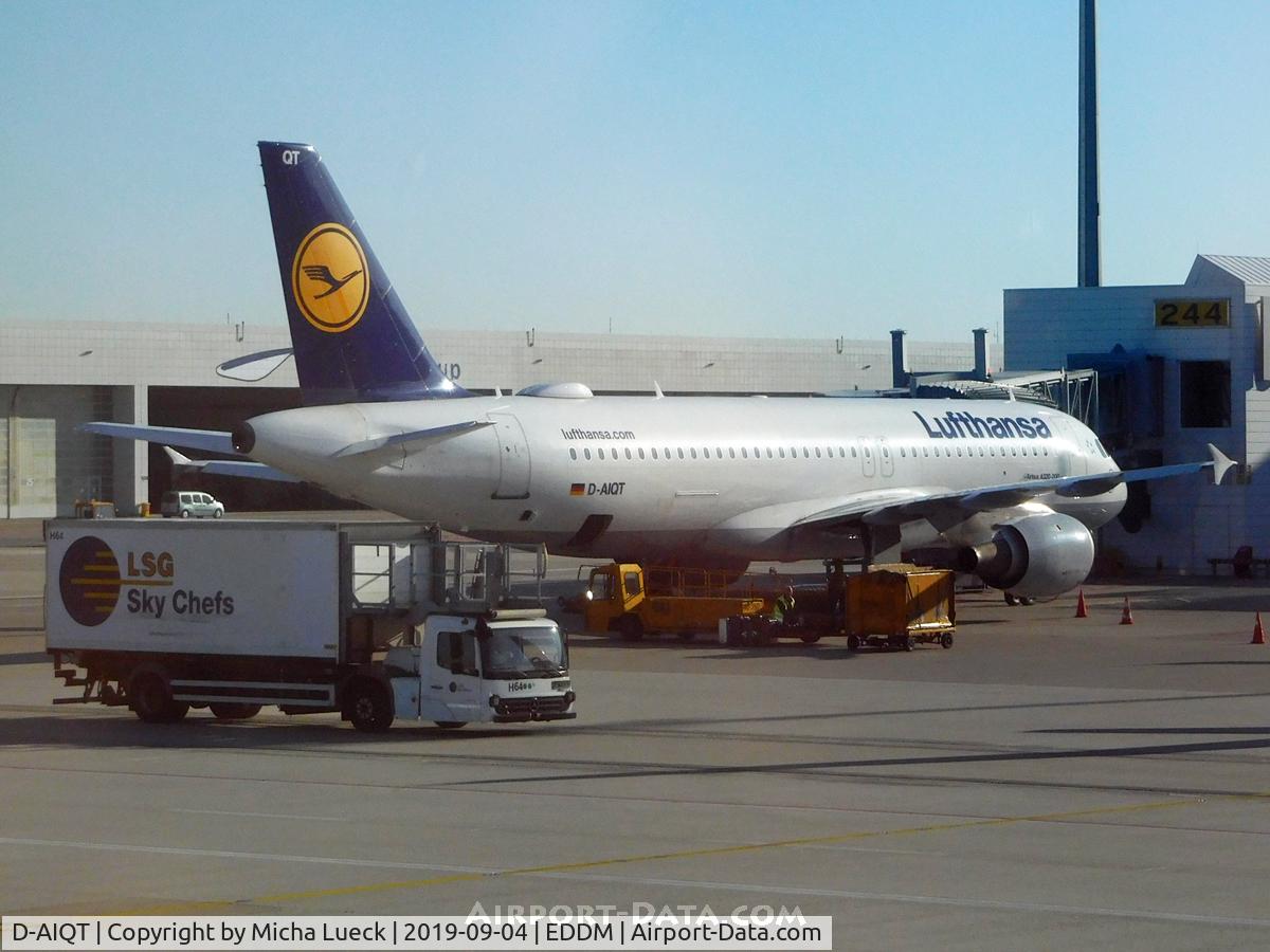 D-AIQT, 2000 Airbus A320-211 C/N 1337, At Munich