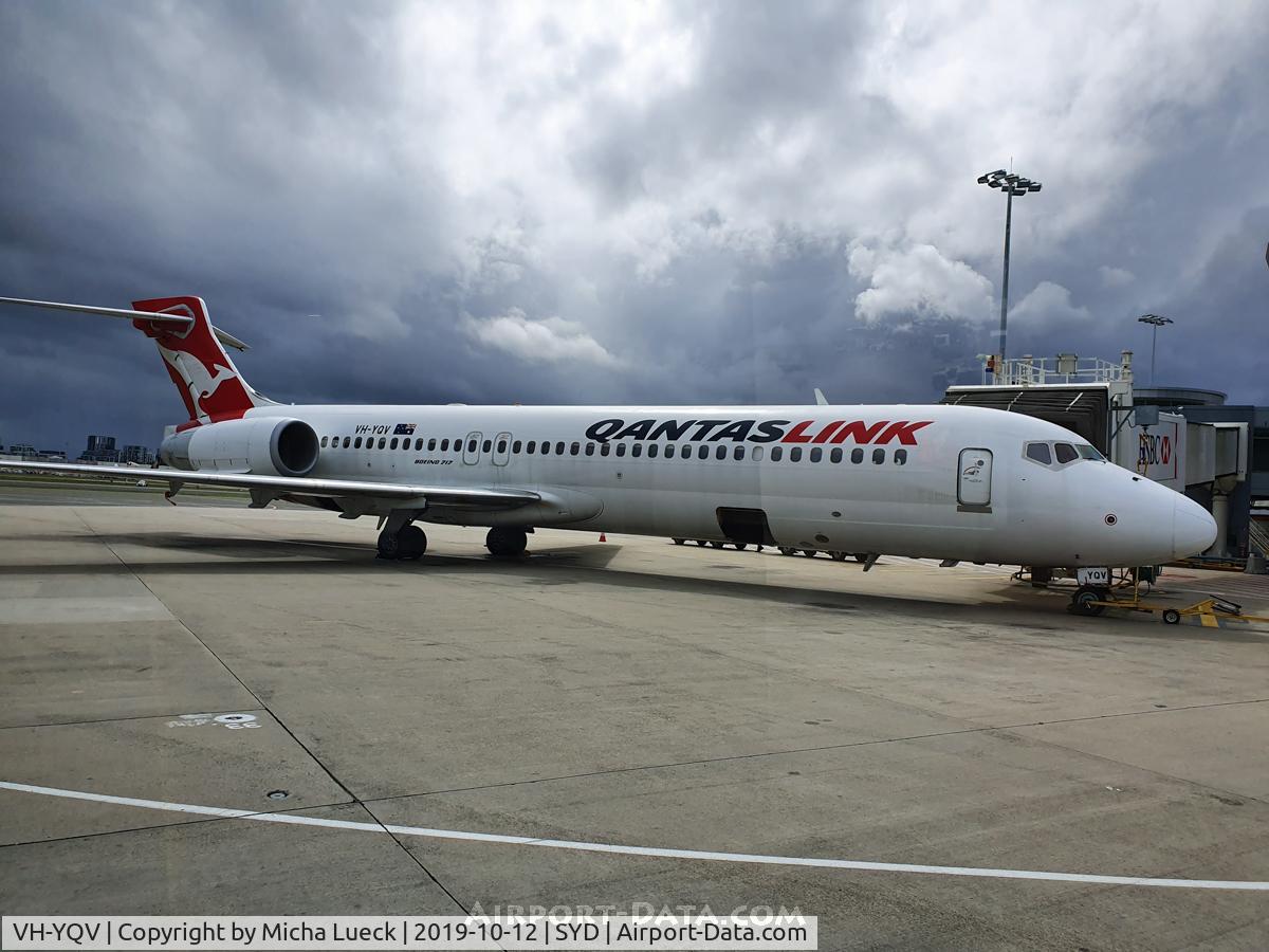 VH-YQV, 2006 Boeing 717-2BL C/N 55193, Threatening skies over Mascot