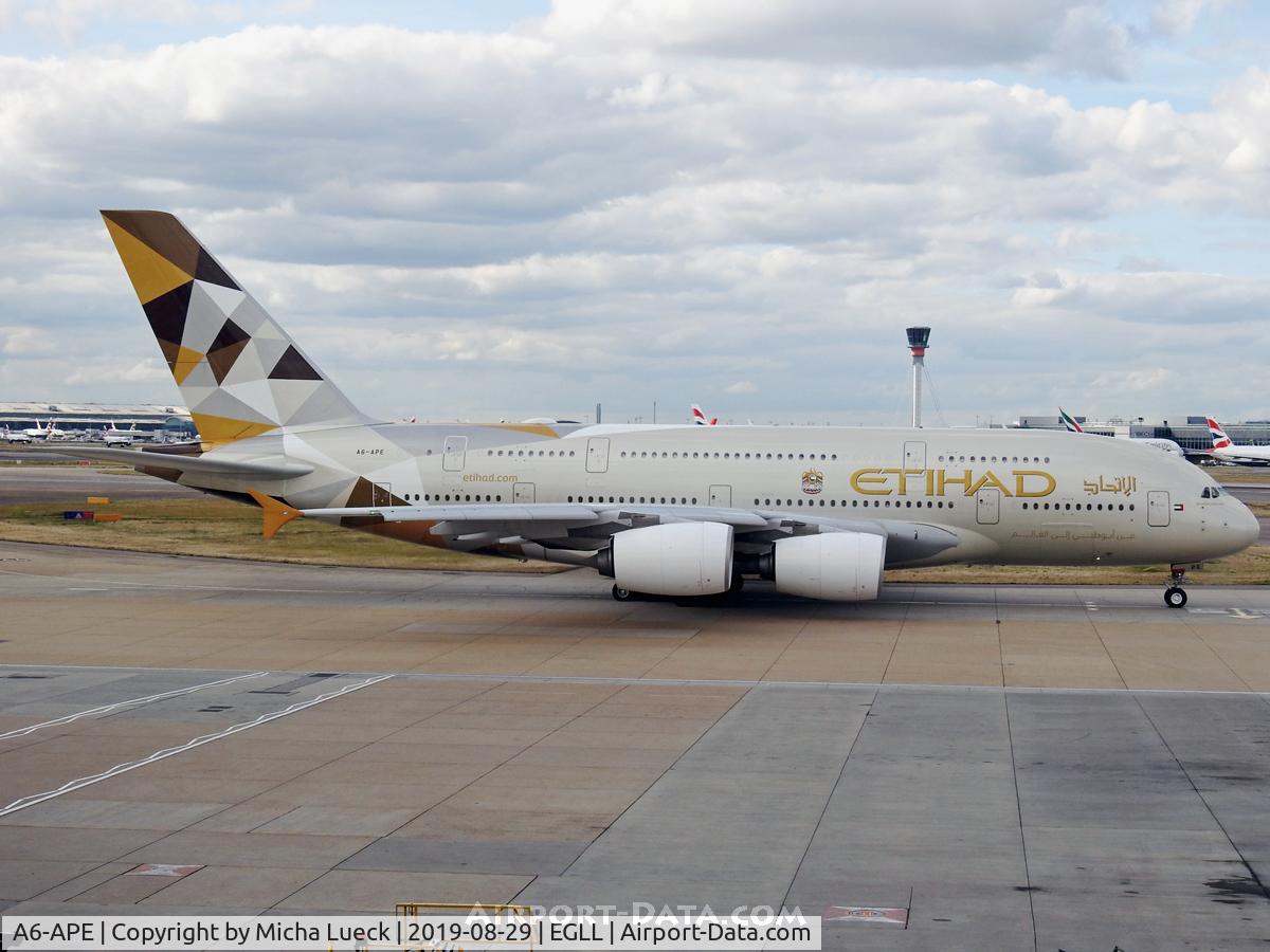 A6-APE, 2015 Airbus A380-861 C/N 191, At Heathrow