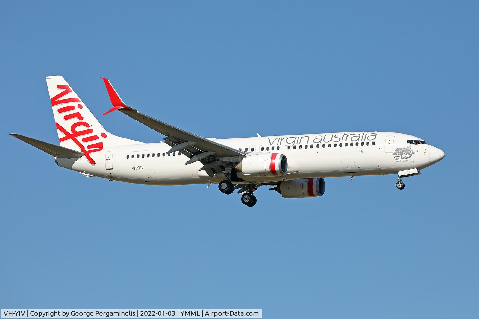 VH-YIV, 2013 Boeing 737-8FE C/N 40698, Short final runway 16.