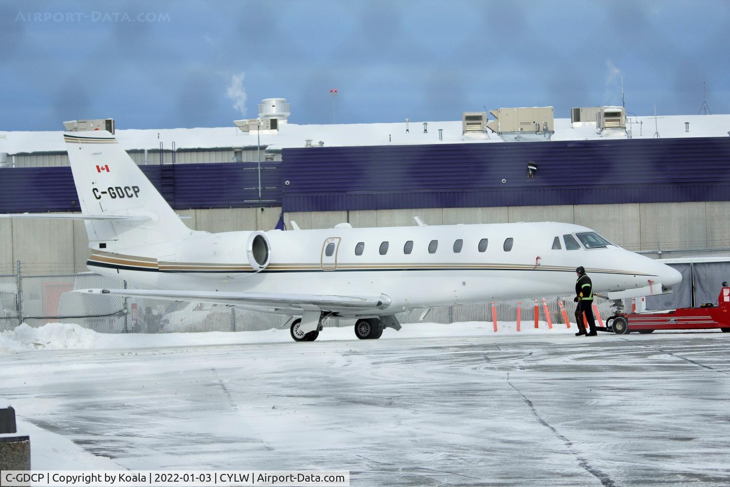 C-GDCP, 2008 Cessna 680 Citation Sovereign C/N 680-0251, Waiting for next flight.