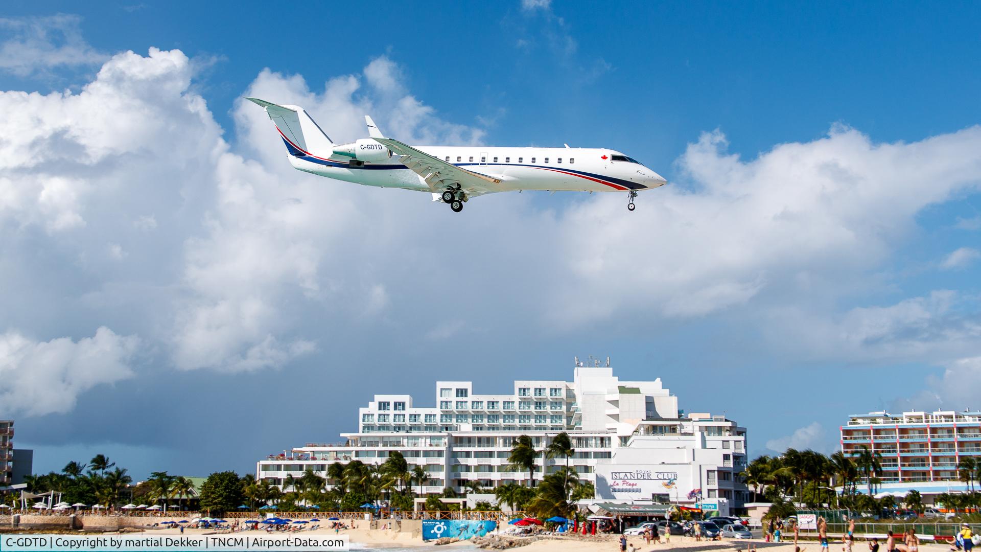 C-GDTD, 2005 Bombardier Challenger 850 (CL-600-2B19) C/N 8067, Maho beach