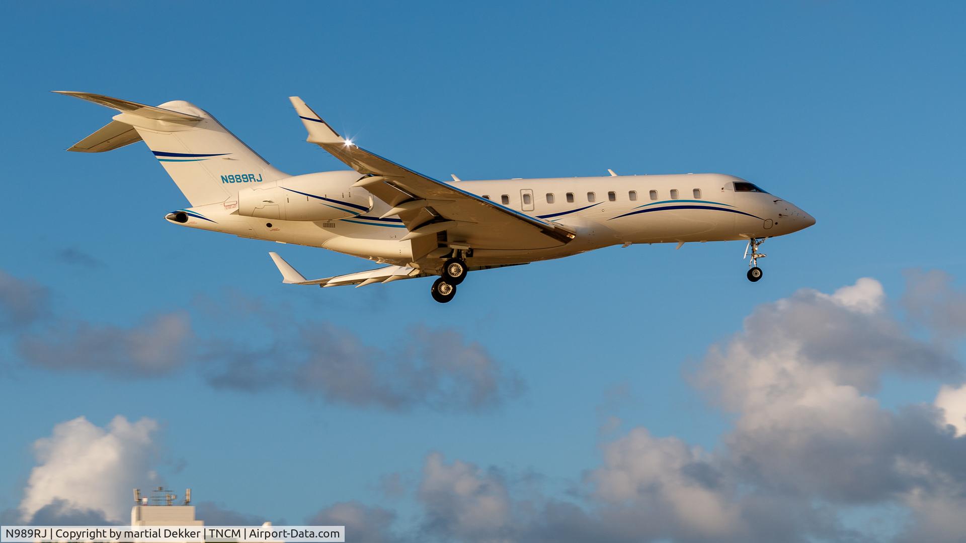 N989RJ, 2017 Bombardier BD-700-1A11 Global 5000 C/N 9798, Maho beach