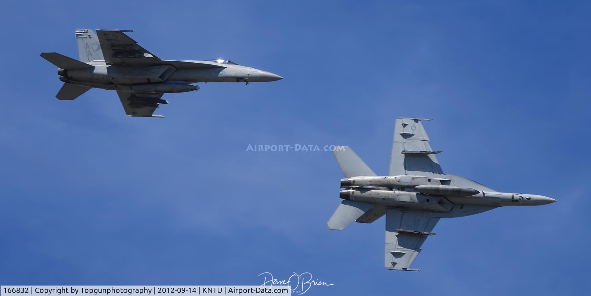 166832, Boeing F/A-18E Super Hornet C/N E151, Navy TAC demo breaking to land