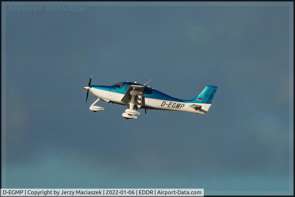 D-EGMP, 2010 Cirrus SR-22 G3-GTS Turbo C/N 3647, 2010 Cirrus SR-22 G3-GTS Turbo, c/n: 3647