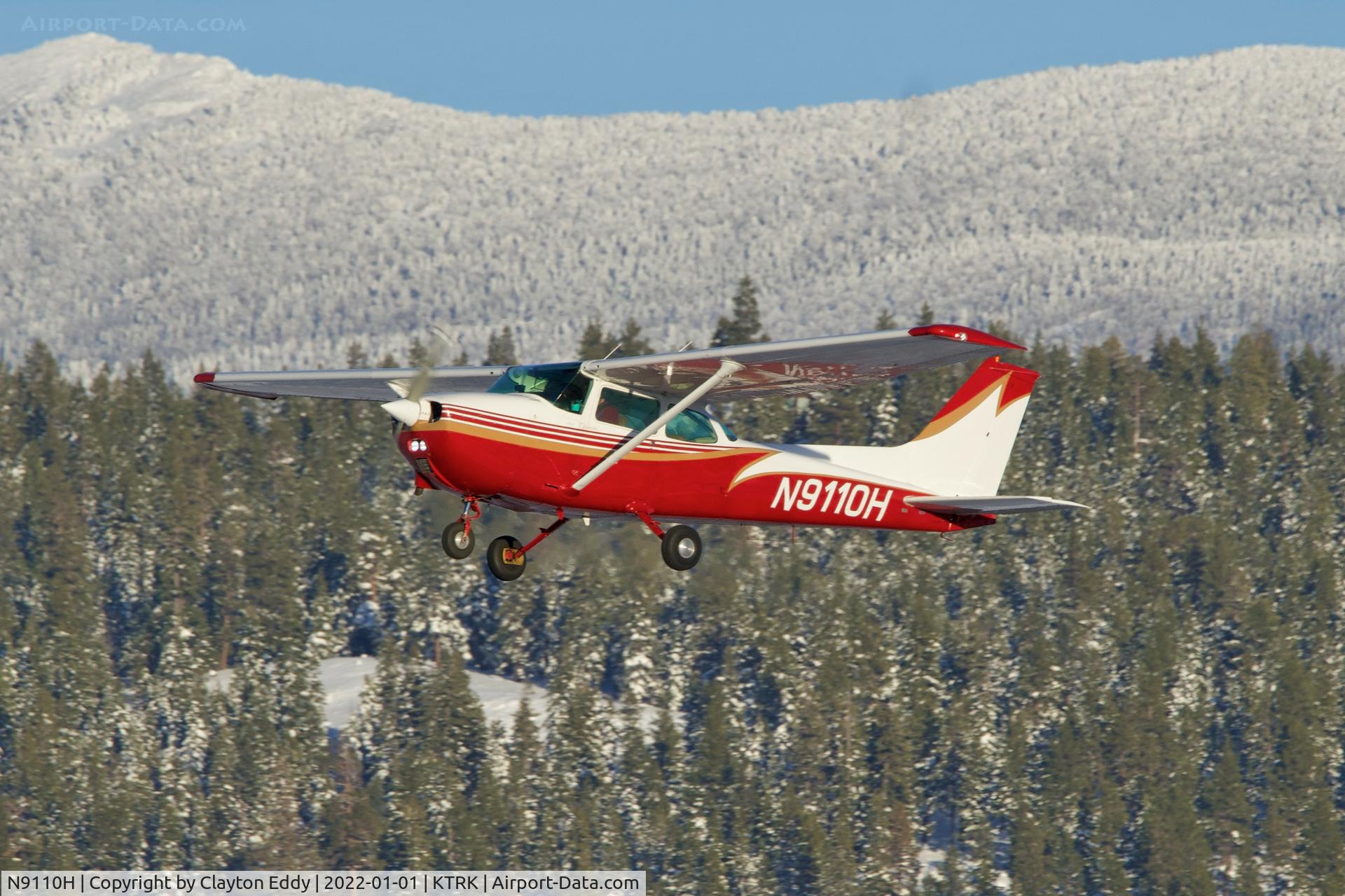 N9110H, 1975 Cessna 172M C/N 17265951, Truckee airport California 2022.